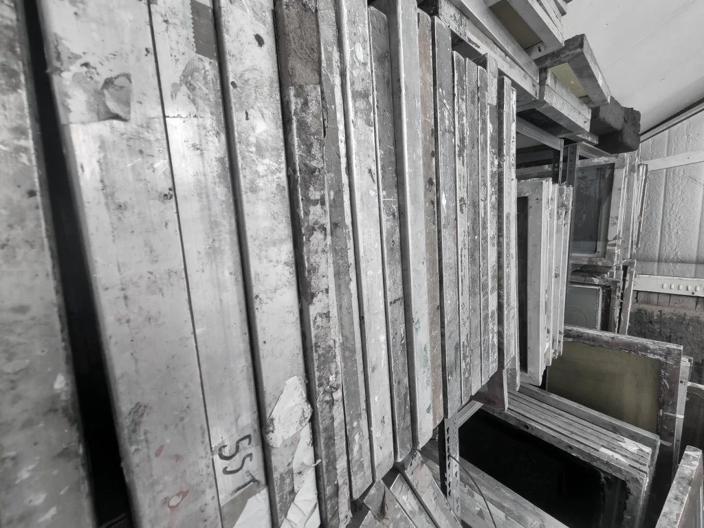 black and white screens